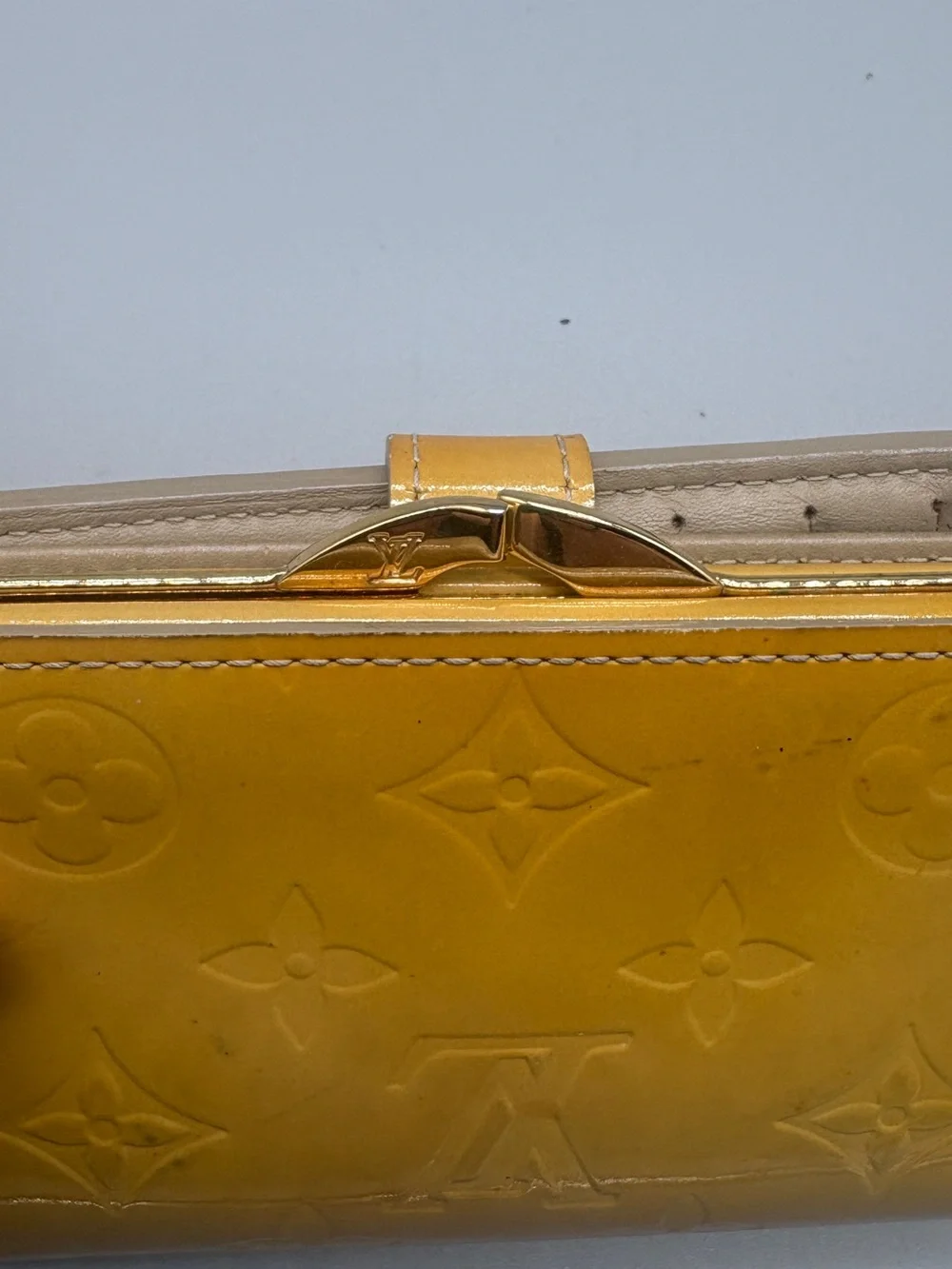 Louis Vuitton Vernis Viennois Kiss Lock Wallet Beige Yellow with COA
